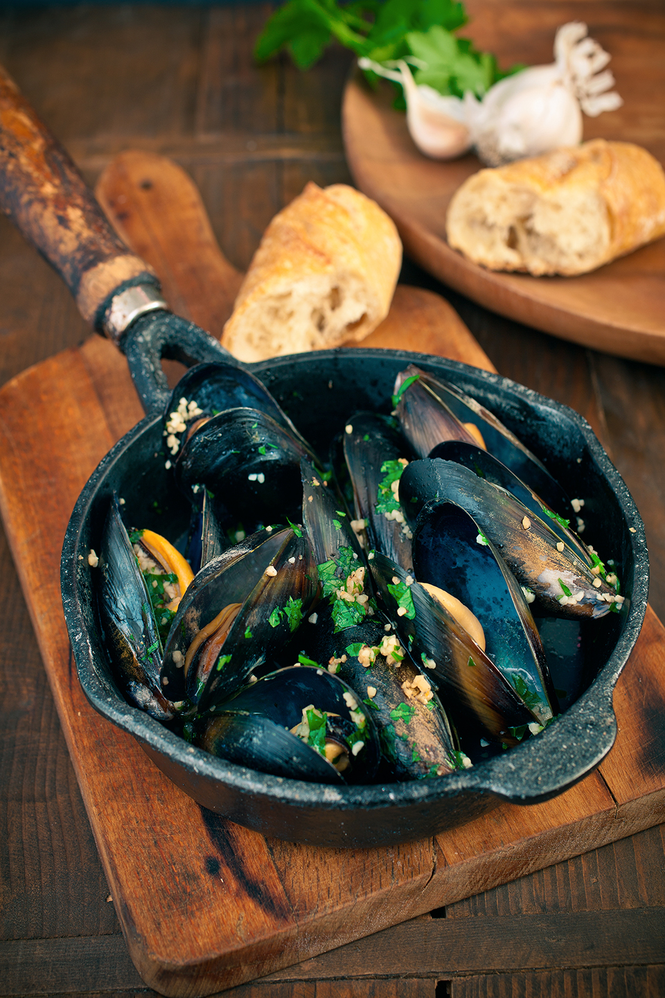 Chorizo skillet mussels